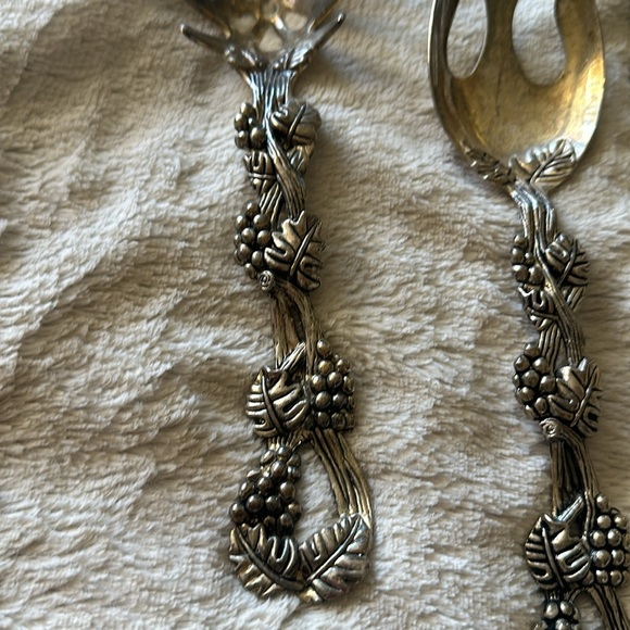 Set of 3 Vintage Silver Plate Vineyard Grape Leaves Salad Set / Spoon Fork Cake. - Picture 2 of 15